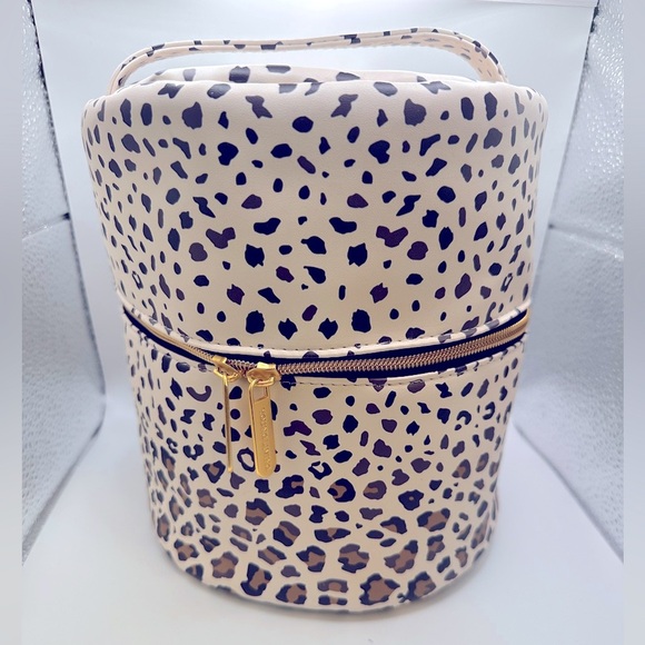 Young Living Travel Diffuser Bag- Leopard - Picture 1 of 3